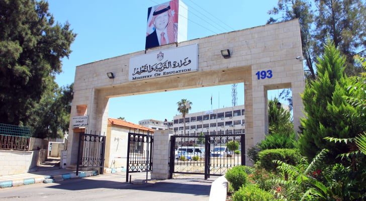 "التربية" تنفي منع معلم لطالب بالذهاب إلى دورة المياه