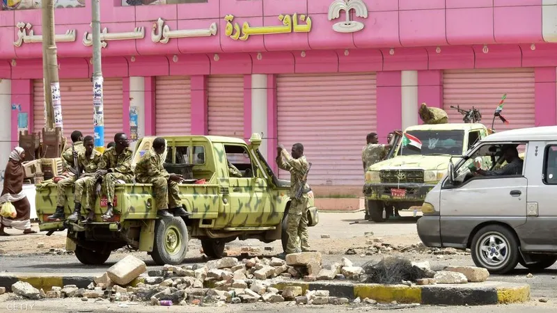 اشتباكات السودان.. روايتان متضاربتان من الجيش والدعم السريع