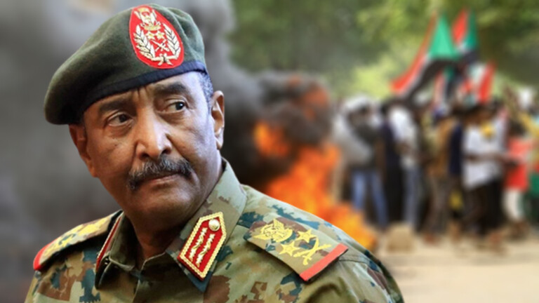 البرهان يعفي مدير عام الشرطة في السودان