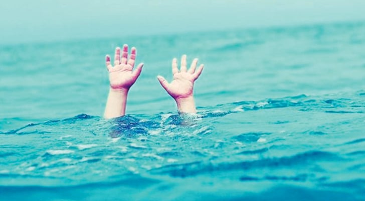 وفاة طفلة وإصابة شقيقتيها غرقا بالمياه الساخنة في البحر الميت