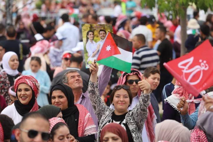 الأردنيون يفرحون بالحسين