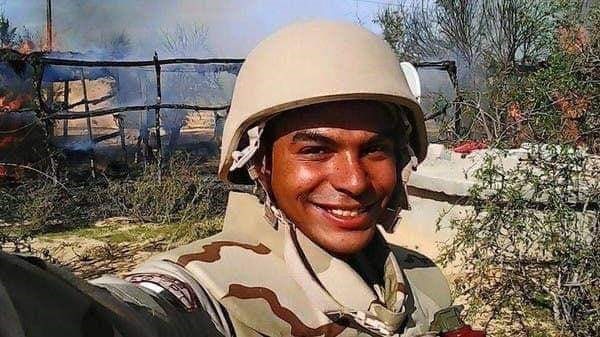 احتفاء واسع بالشرطي المصري الذي قتل 3 جنود صهاينة