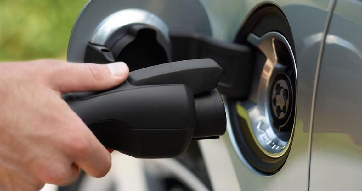انخفاض التخليص على سيّارات الوقود مقابل ارتفاع الكهربائية