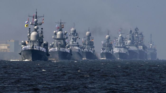 روسيا تأمر بإضافة قوة نيران على السفن الحربية لاستهداف مسيرات أوكرانيا