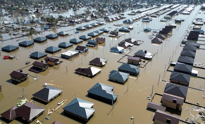 إجلاء 100 ألف شخص في كازاخستان بسبب الفيضانات