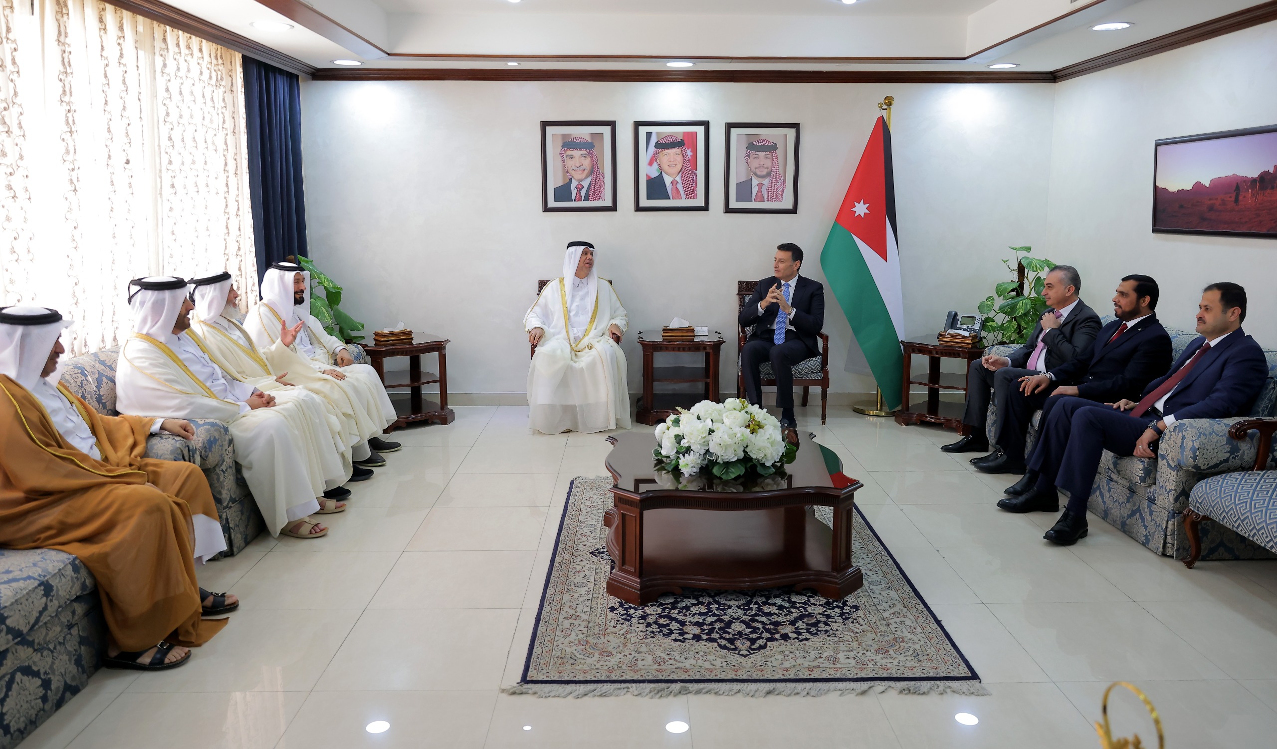 الصفدي يلتقي وفداً برلمانياً قطرياً ويؤكد متانة علاقة البلدين الشقيقين