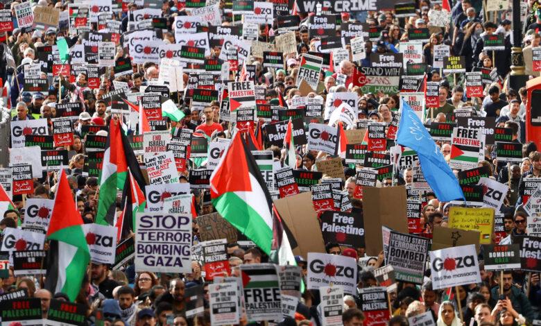 الآلاف يخرجون في لندن لوقف الحرب على غزة