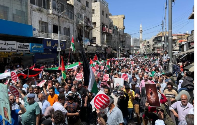 مسيرة حاشدة في وسط البلد دعما للحراك الطلابي العالمي الرافض للحرب على غزة