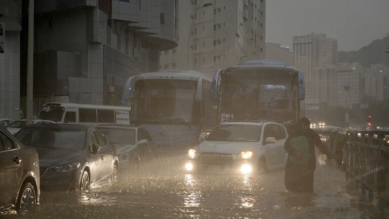 الأرصاد السعودية تحذر من الأمطار الرعدية والأتربة المثارة في بعض مناطق المملكة