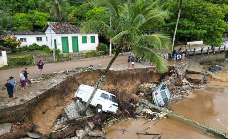 ارتفاع ضحايا الفيضانات في البرازيل إلى 95