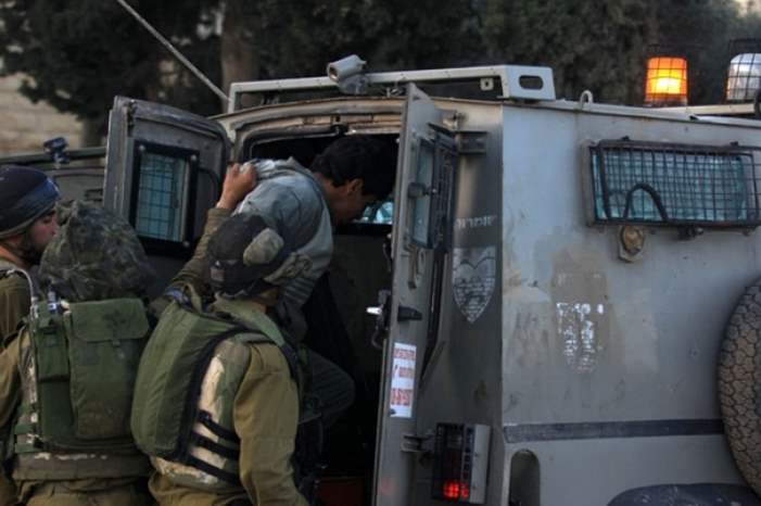 قوات الاحتلال تعتقل خمسة مواطنين من نابلس