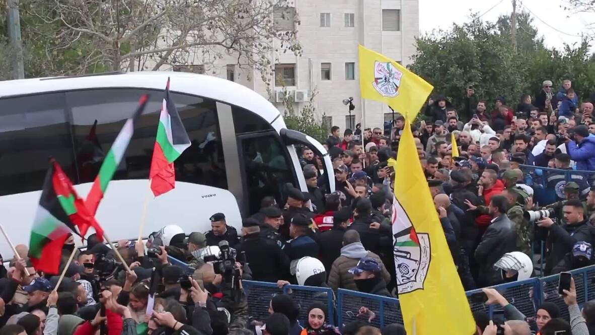 الاحتلال يفرج عن الدفعة السادسة من المعتقلين ضمن اتفاق وقف إطلاق النار.. تفاصيل