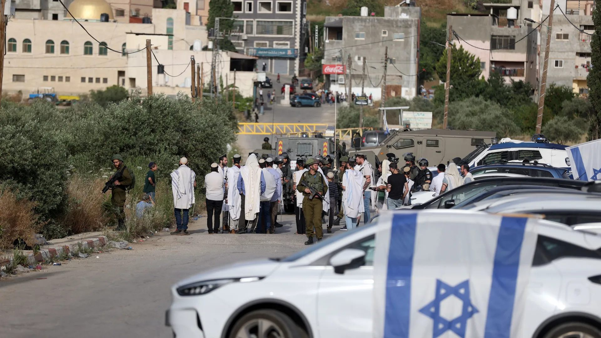 مستوطنون يحرثون 200 دونم في الأغوار.. اعتداءات متصاعدة لتهجير الفلسطينيين