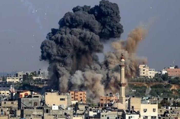 7 شهداء في قصف للاحتلال على بيت لاهيا شمال غزة