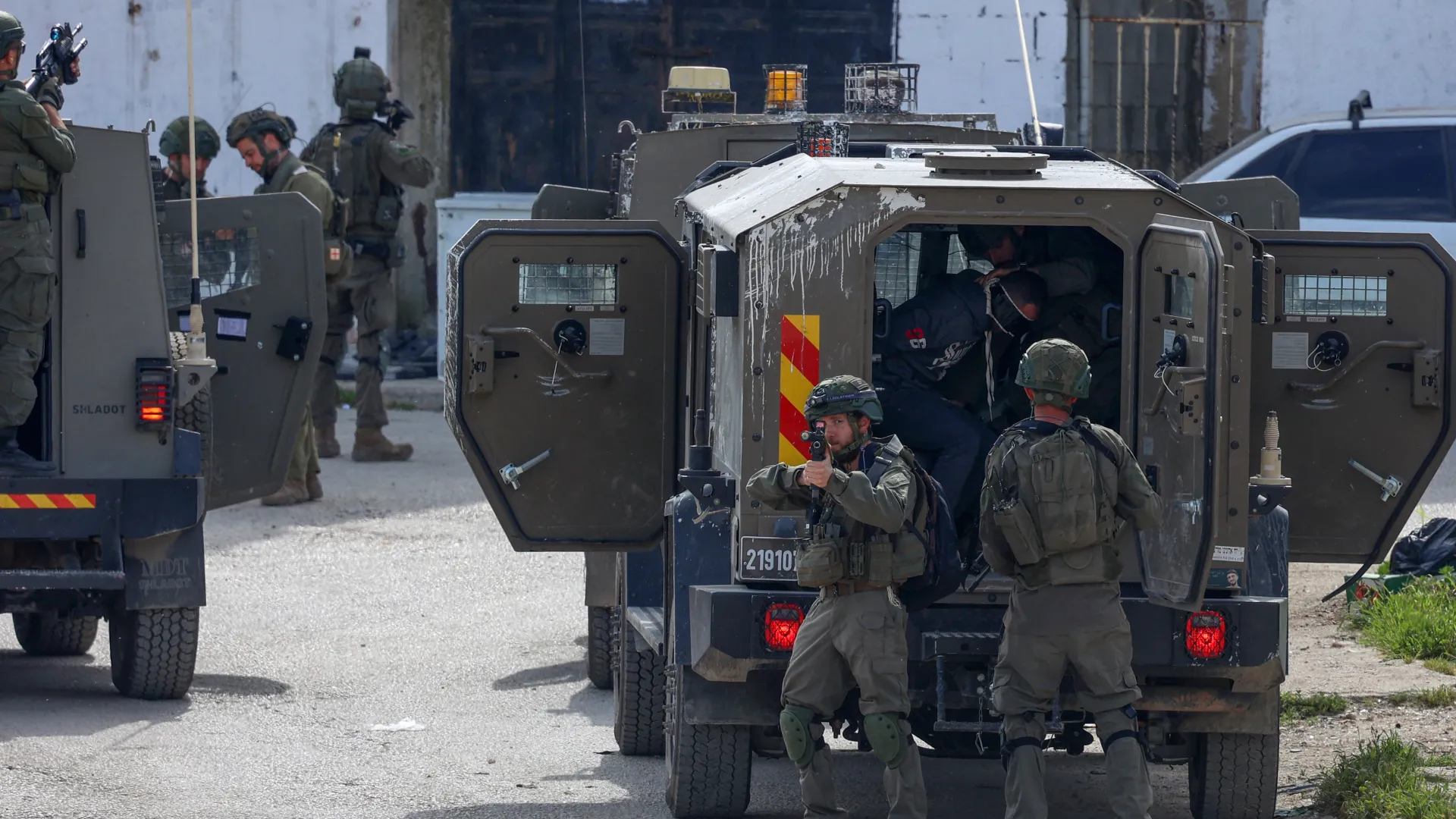 اعتقال شاب فلسطيني من نابلس