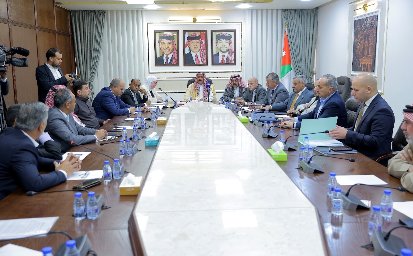 "النقل النيابية " تبحث أزمة شاحنات الفوسفات وتعلن حلًا يحقق العدالة ويعزز كفاءة النقل