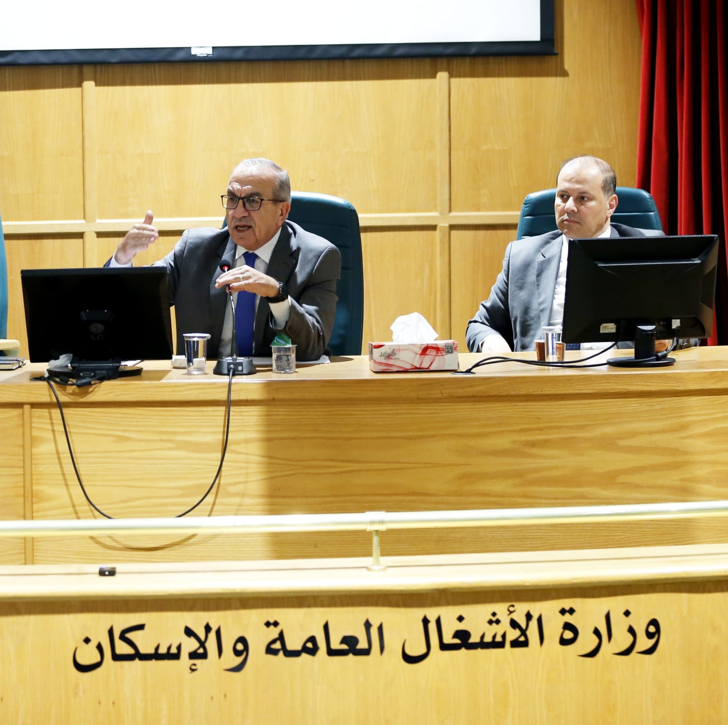 وزير الاشغال: الإلمام بقانون الطرق يمنع تداخل الصلاحيات ويعزز خدمة المواطنين