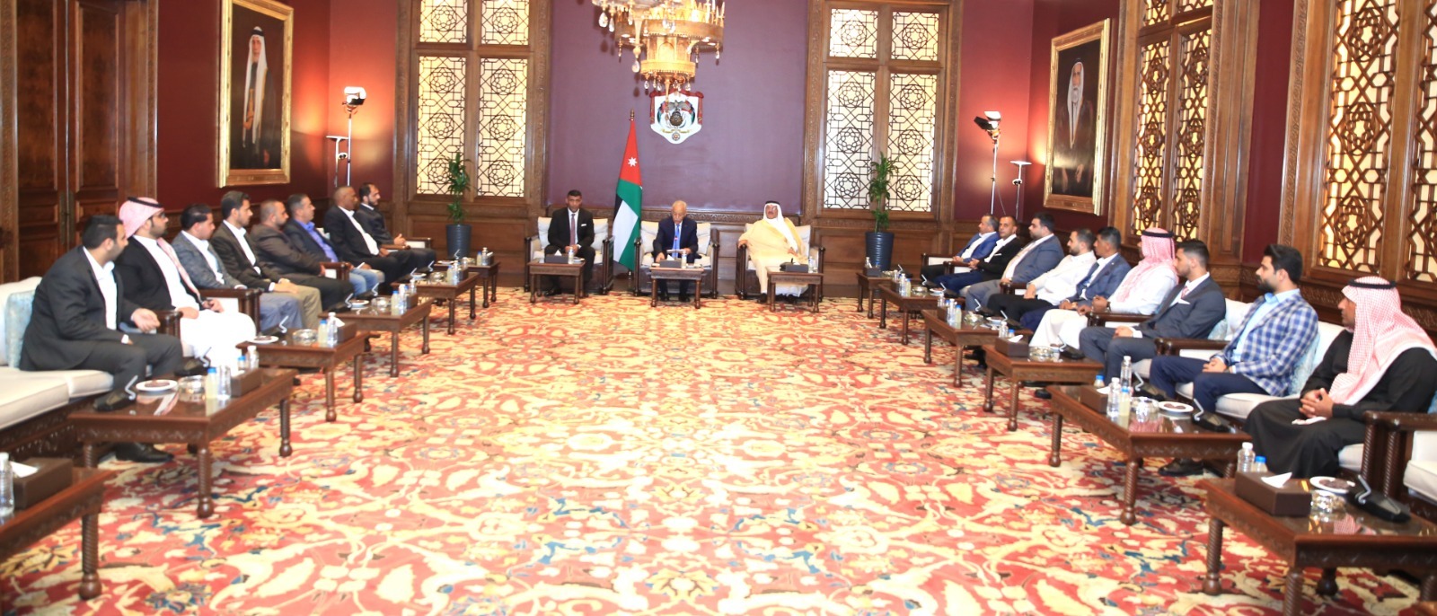 رئيس الديوان الملكي يلتقي وفدا من أبناء عشيرة الفارس الشوابكة