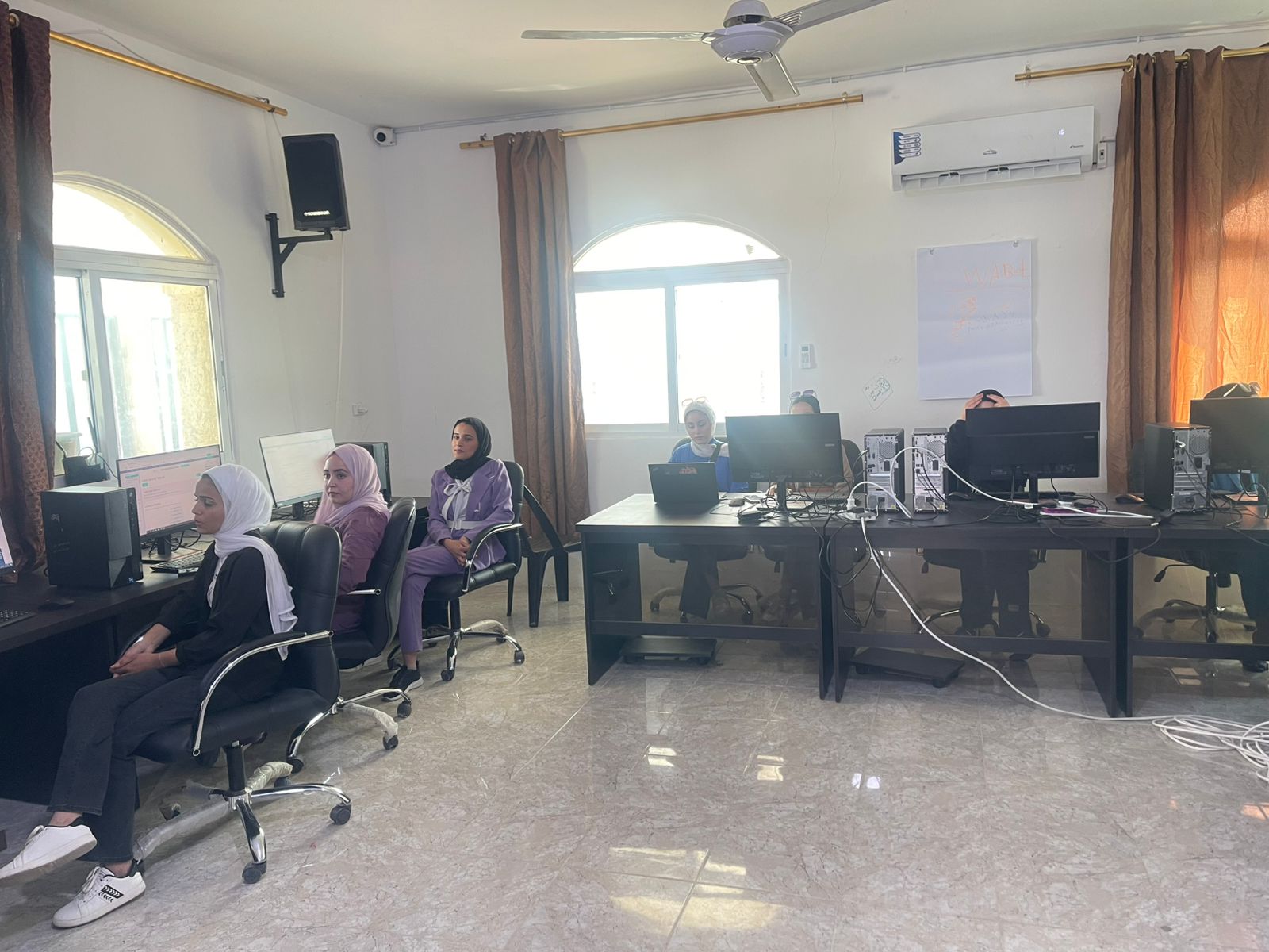 انطلاق دورة الأمن السيبراني للشابات في مركز الجزازة بجرش