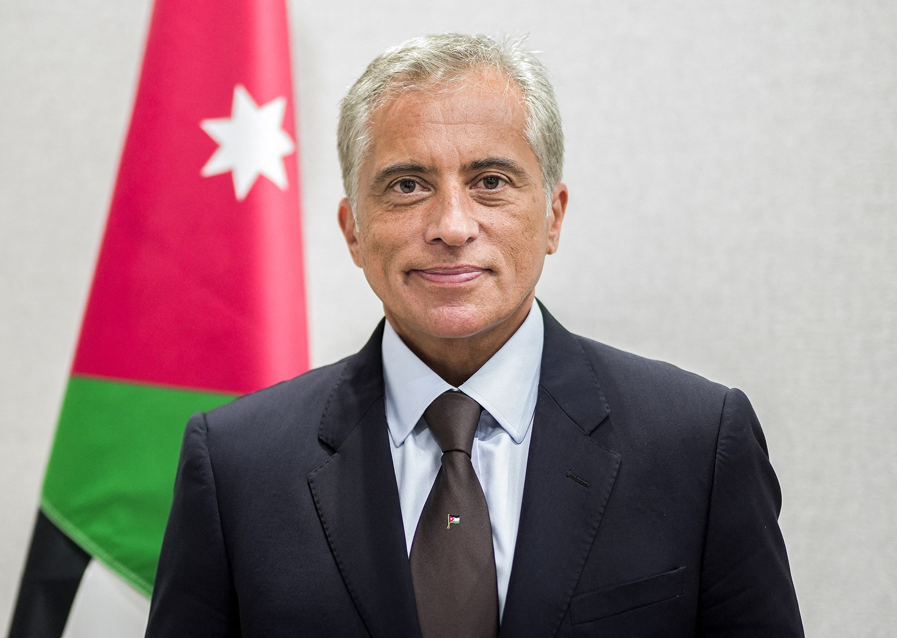 حسان يشيد بتخصيص الكهرباء الأردنية 5% من أرباحها لدعم قطاعات الصحة والتعليم والنقل العام