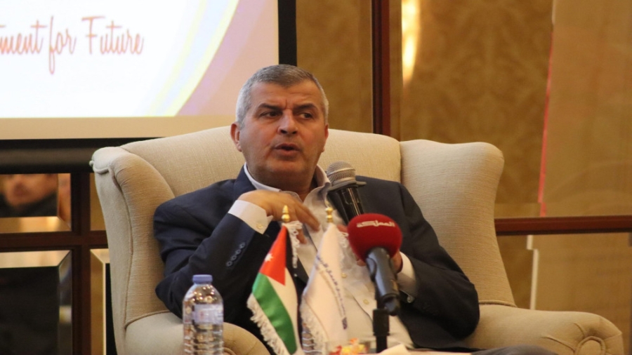 وزير الطاقة يشدد على ضرورة توفير مصادر تمويل جذابة للاستثمار في الطاقة المتجددة