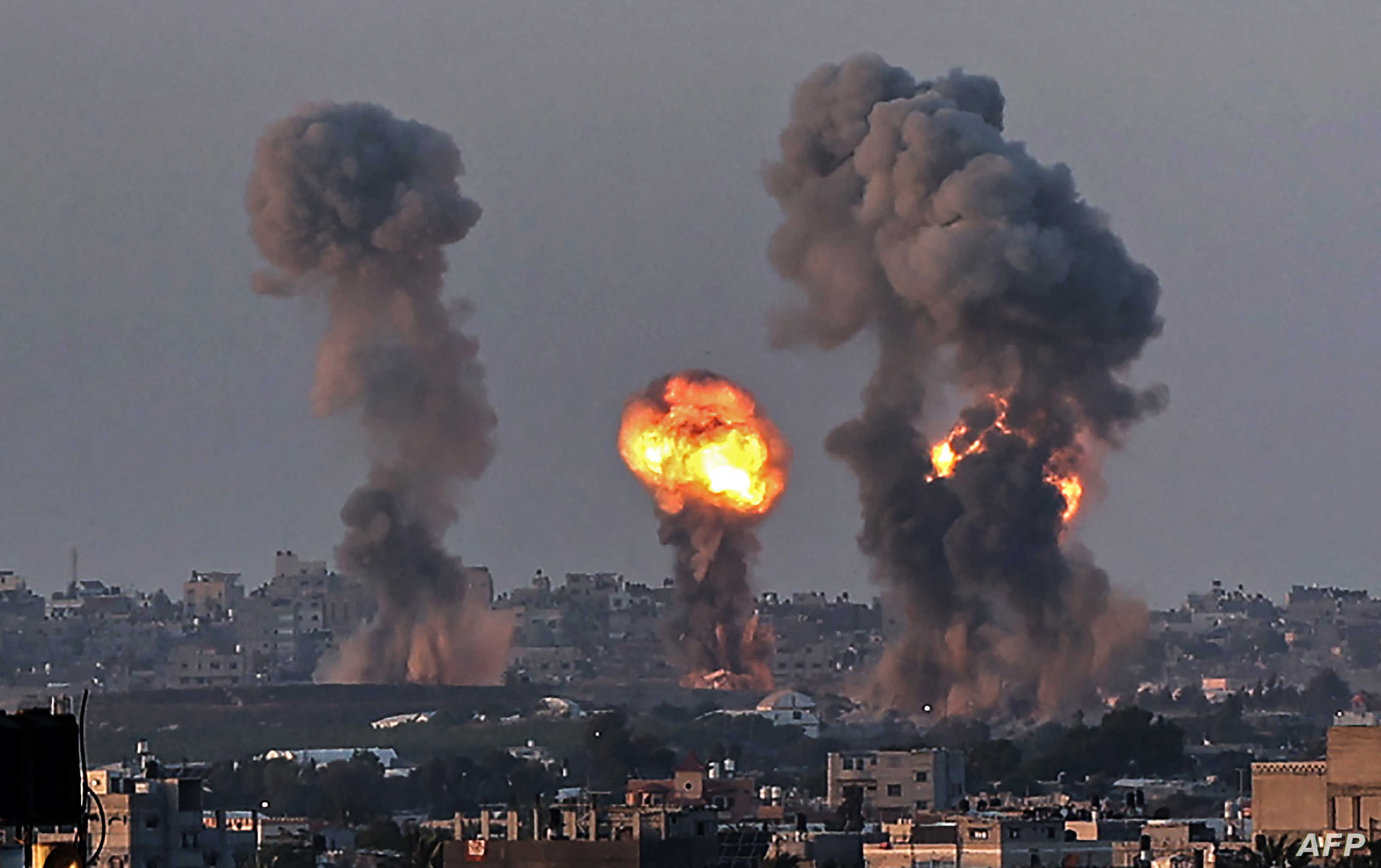 استشهاد 10 فلسطينيين في غزة والاحتلال يلاحق النازحين