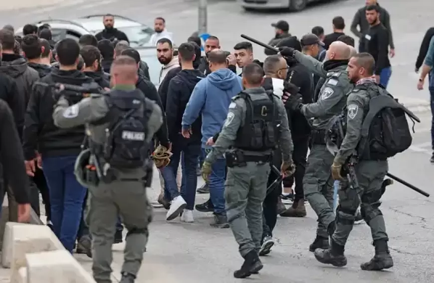 الاحتلال يعتقل شقيقين شمال القدس المحتلة