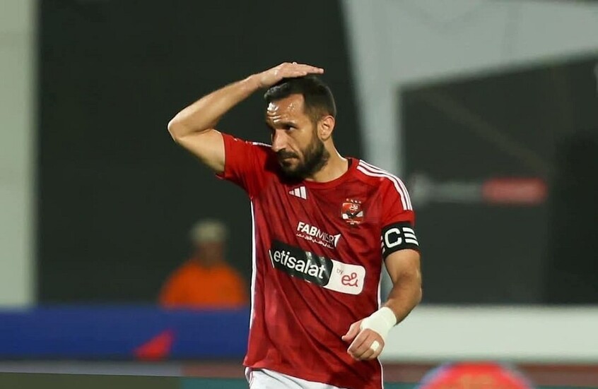 الأهلي المصري يتخذ قرارا صادما للتونسي علي معلول ولاعب آخر