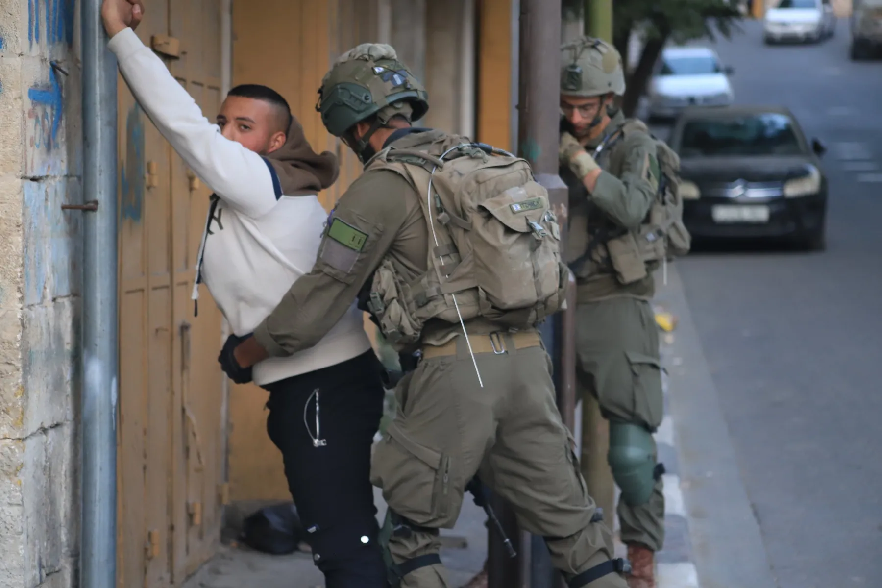 اعتقال 6 فلسطينيين في اقتحام للاحتلال لبلدة إذنا غرب الخليل