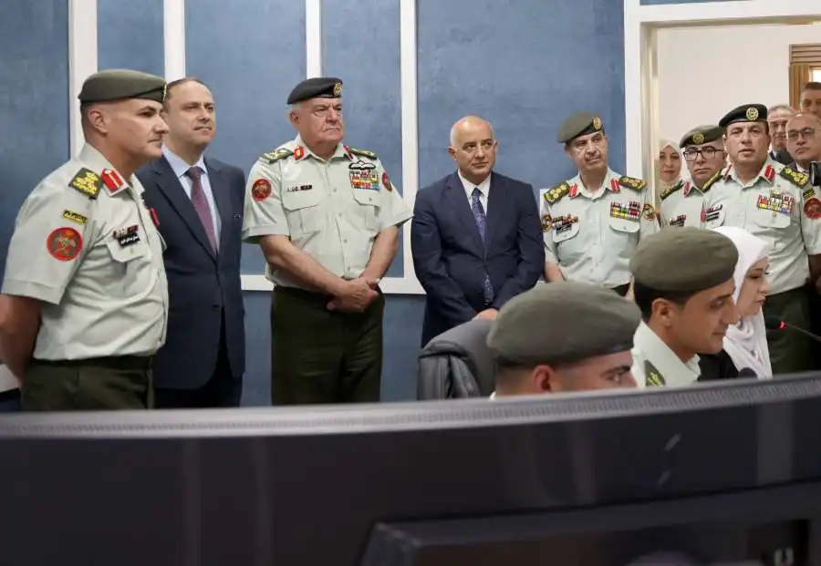 الحنيطي يفتتح الاستديو التلفزيوني العسكري.. صور