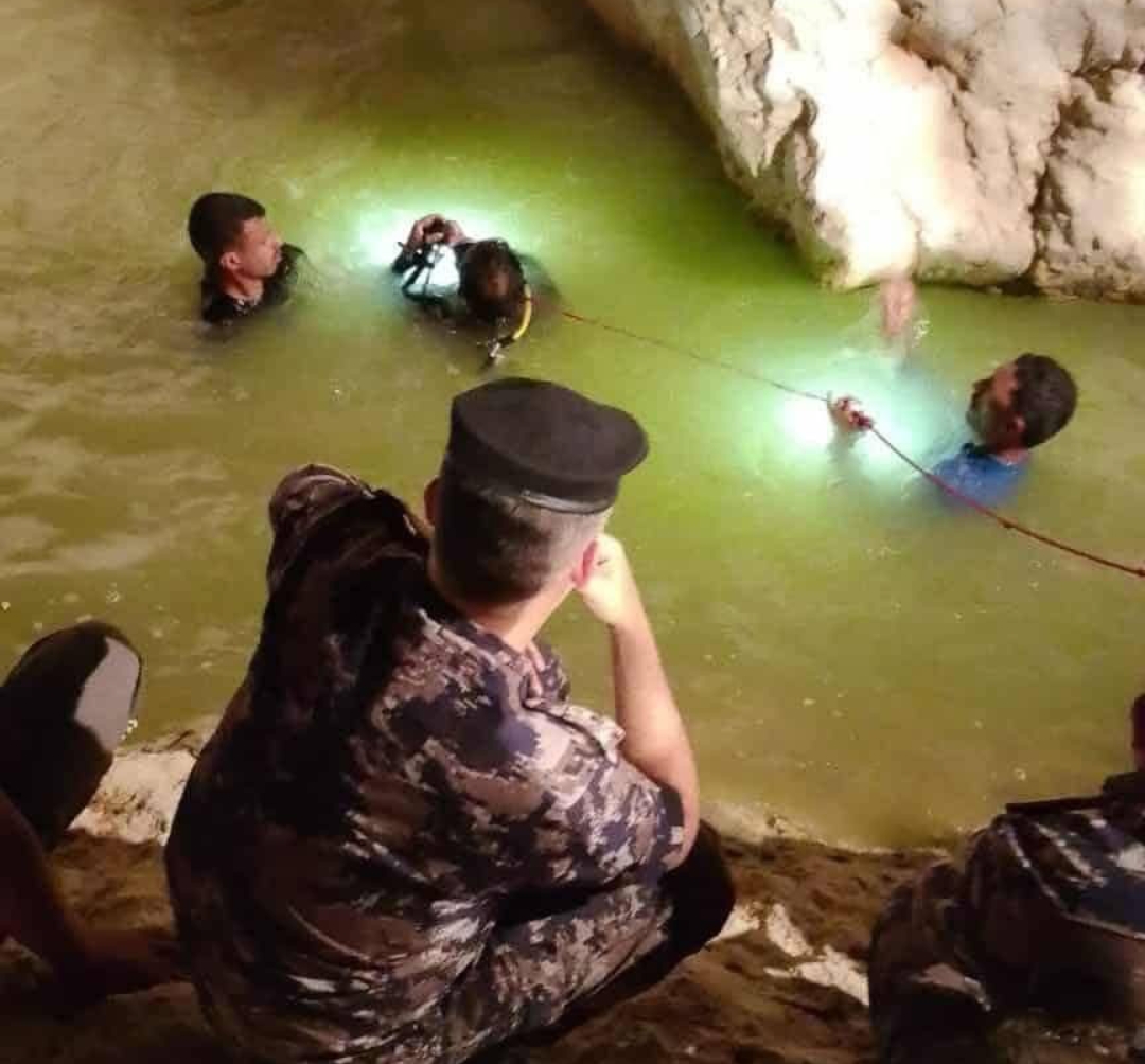 انتشال جثة فتى (15) غرق في سد وادي الموجب