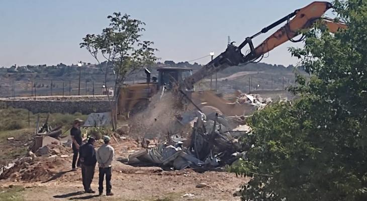 قوات الاحتلال تهدم منزلًا فلسطينيًا في قرية شقبا غرب رام الله