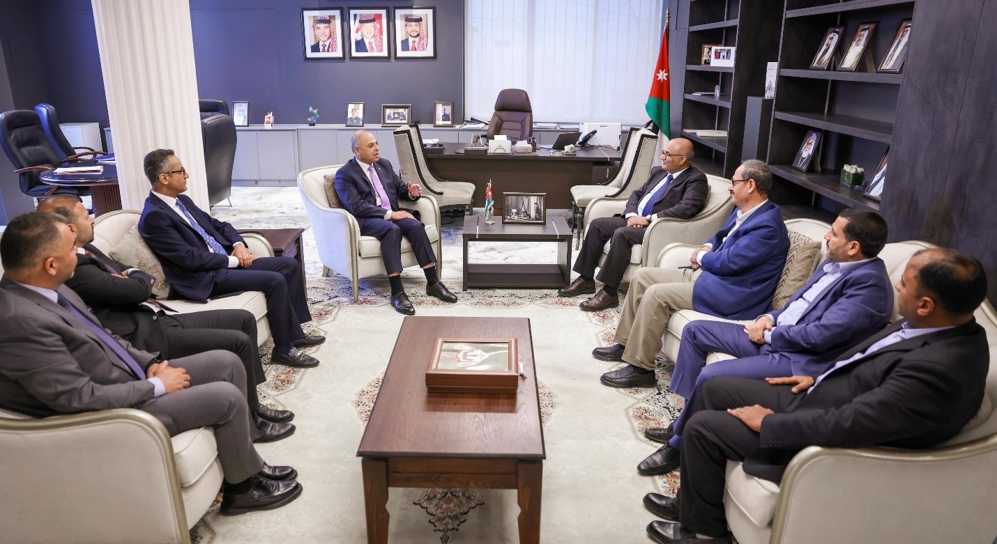 وزير دولة لتطوير القطاع العام يلتقي نقيب الصحفيين وعدداً من أعضاء النقابة