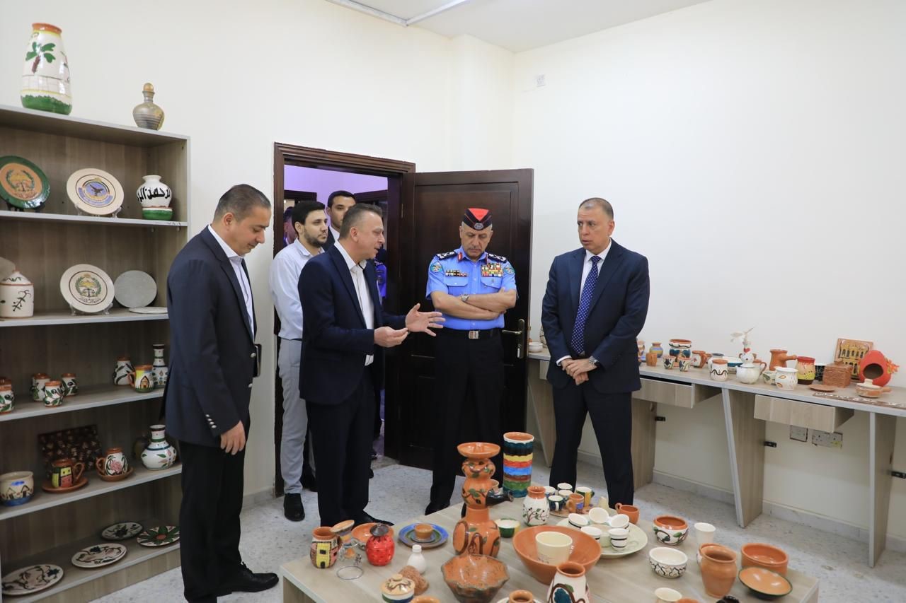 وزير الداخلية يزور مركز علاج الإدمان