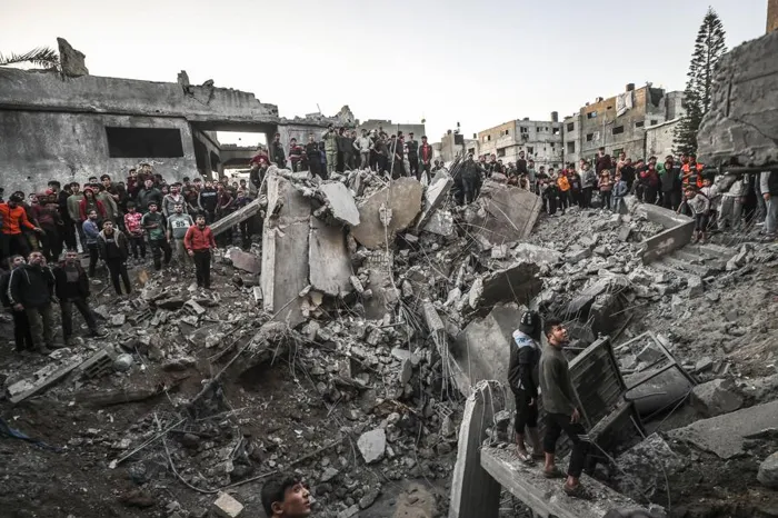 15 شهيدا بينهم 9 من عائلة واحدة في قصف الاحتلال المتواصل على قطاع غزة