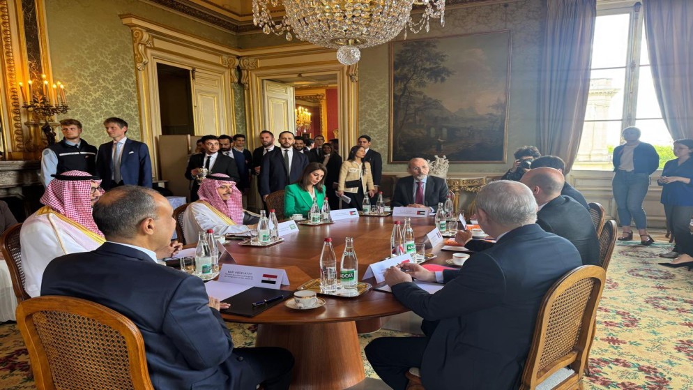 وزير الخارجية يجري مباحثات موسعة مع وزير أوروبا والشؤون الخارجية الفرنسي في باريس
