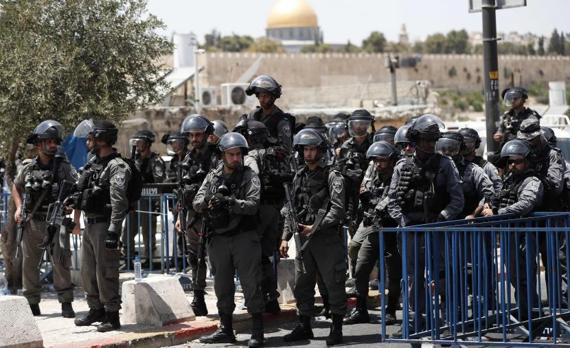 تصعيد خطير بالقدس: الاحتلال ينشر الحواجز لتأمين "مسيرة الأعلام" الاستفزازية