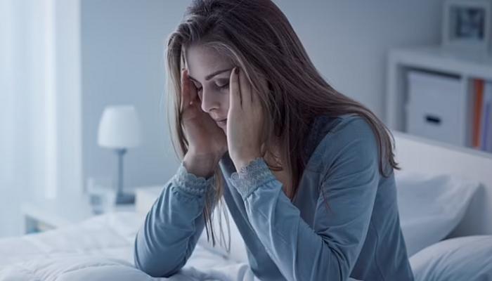 هل تستيقظ قبل المنبه؟ قد تكون علامة مبكرة على مرض صامت!