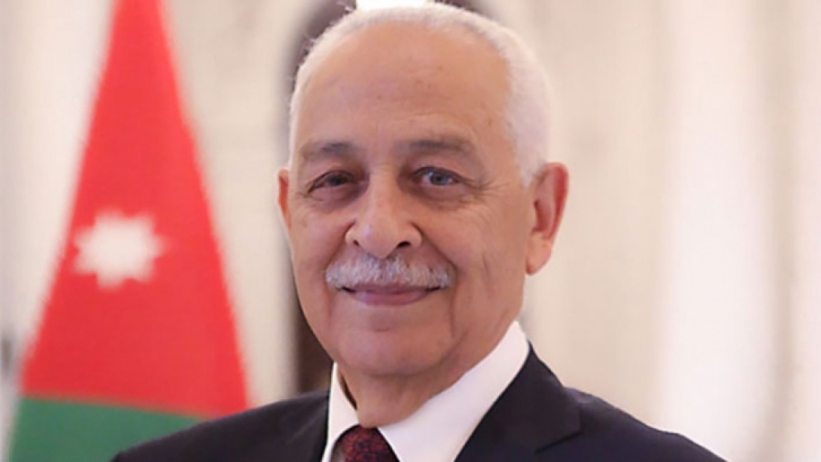 العيسوي يودع بعثة حج المكرمة الملكية لأسر الشهداء والمصابين العسكريين
