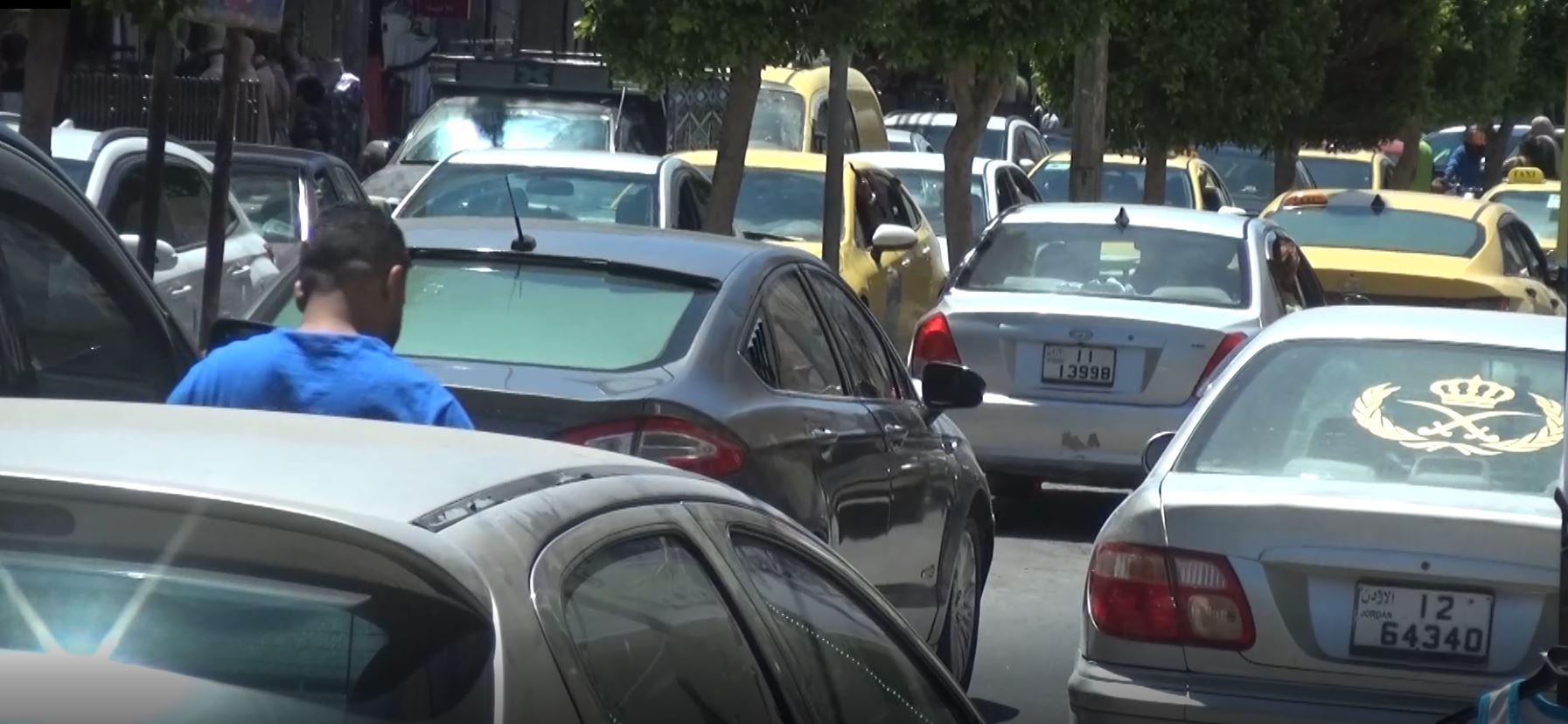 أوتوبارك الزرقاء.. نظام لحل الأزمة يتحول إلى عبء على المواطنين.. تقرير تلفزيوني