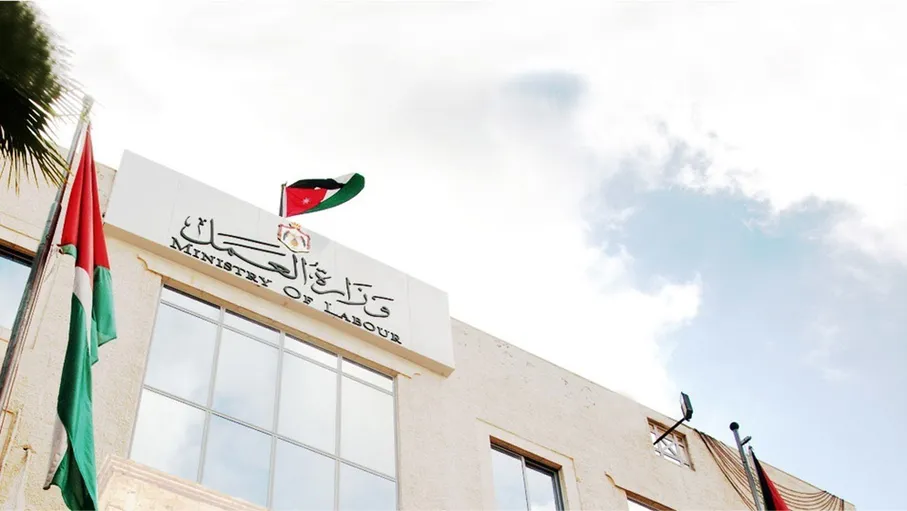 العمل : وقف باب الاستقدام لا يشمل العاملين في المنازل