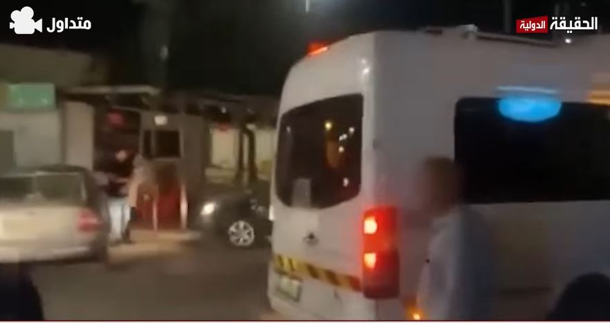 آليات الاحتلال تصدم حافلة تقل حجاجا في جنين بشكل متعمد.. فيديو