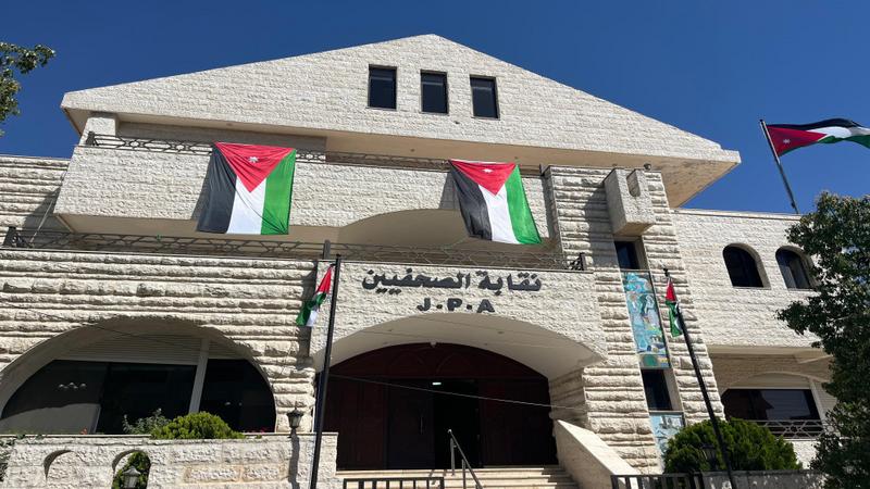 "الصحفيين" تحذر الأفراد والجهات من انتحال الصفة الصحفية أو الإعلامية