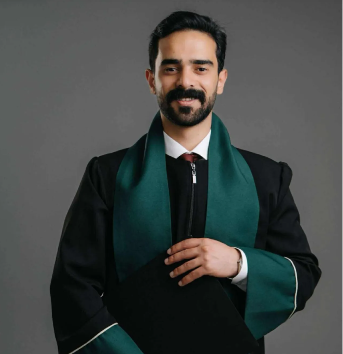 د. محمد الربابعة مبارك التخرج من كلية طب الأسنان