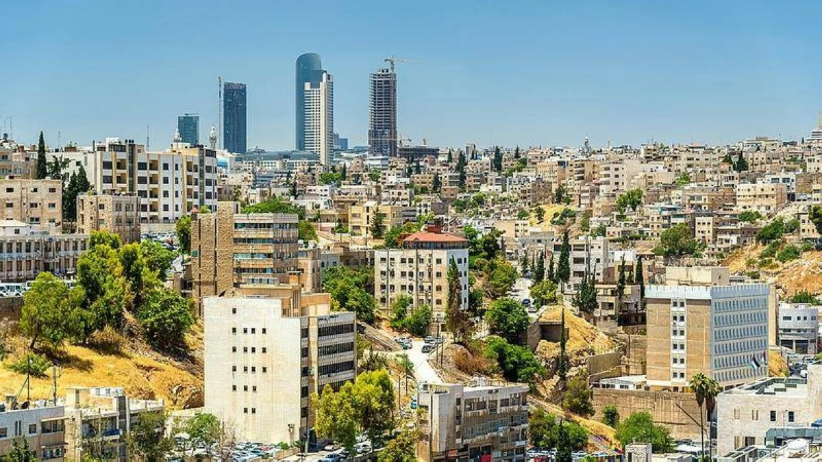 أجواء حارة نسبيًا في أغلب المناطق اليوم ومعتدلة فوق المرتفعات حتى الاثنين
