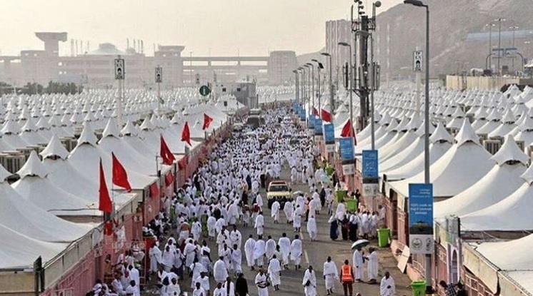 حجاج بيت الله الحرام يستقبلون أول أيام التشريق