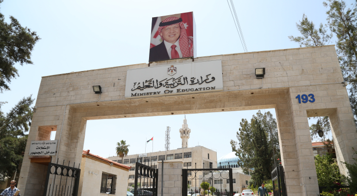التربية تدعو آلاف المرشحين للاختبار التنافسي لوظيفة معلم - أسماء