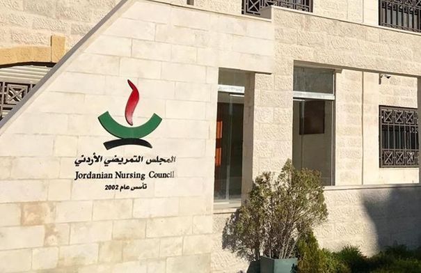 المجلس التمريضي يستنكر قصف محيط المستشفى الميداني الأردني بغزة