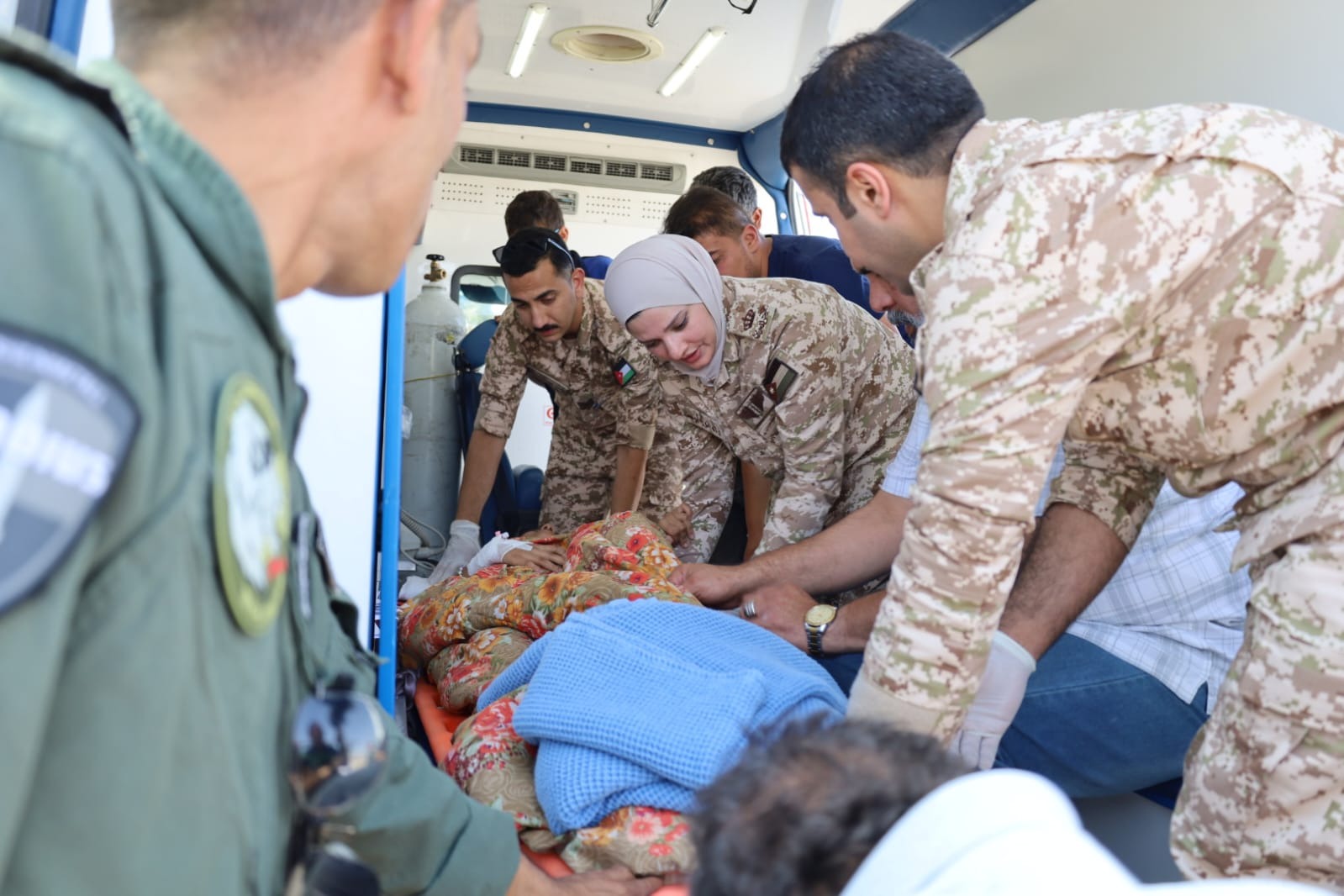 القوات المسلحة تنفذ عملية إجلاء طبي جديدة لأطفال من قطاع غزة برا وجوا