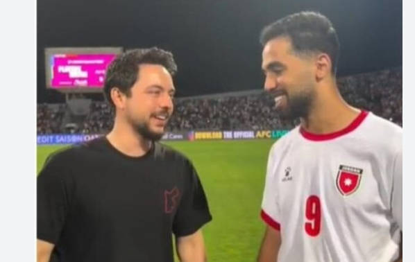 ولي العهد والأمير علي يهنئان علي علوان بجائزة أفضل لاعب